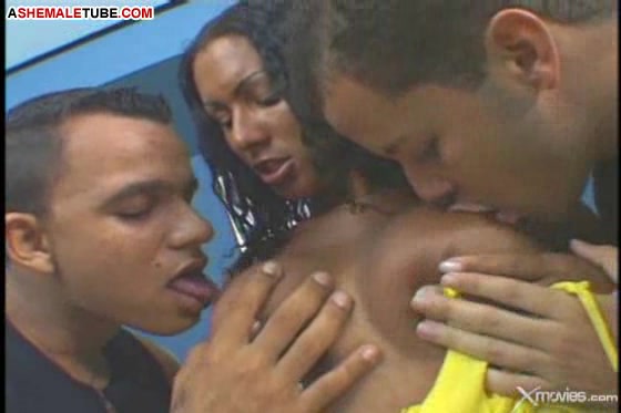 Ebony Shemale Threeway Loving