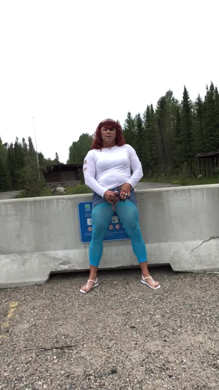 CdTina outdoor stroking